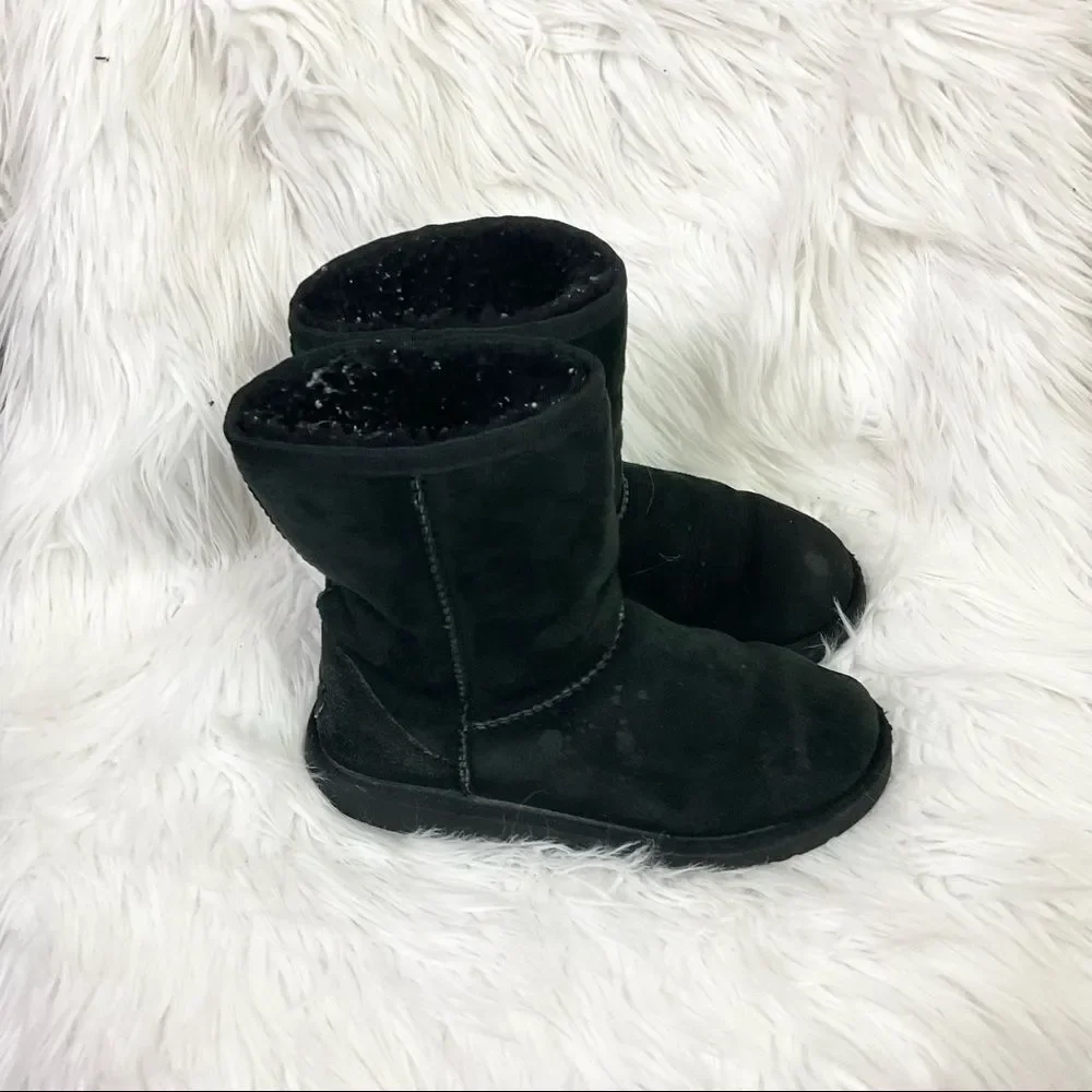 UGG Kids S/N 5251 black signature classic II sheepskin short boots 4